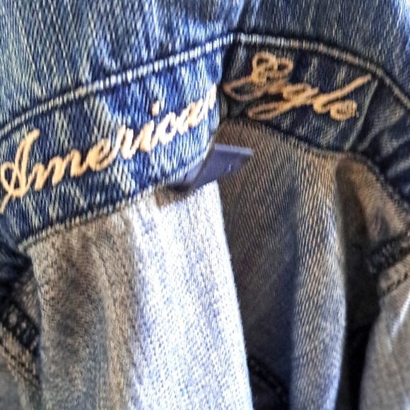 American Eagle Outfitters Classic Faded Jean Jacket Button Up Small - Picture 3 of 3